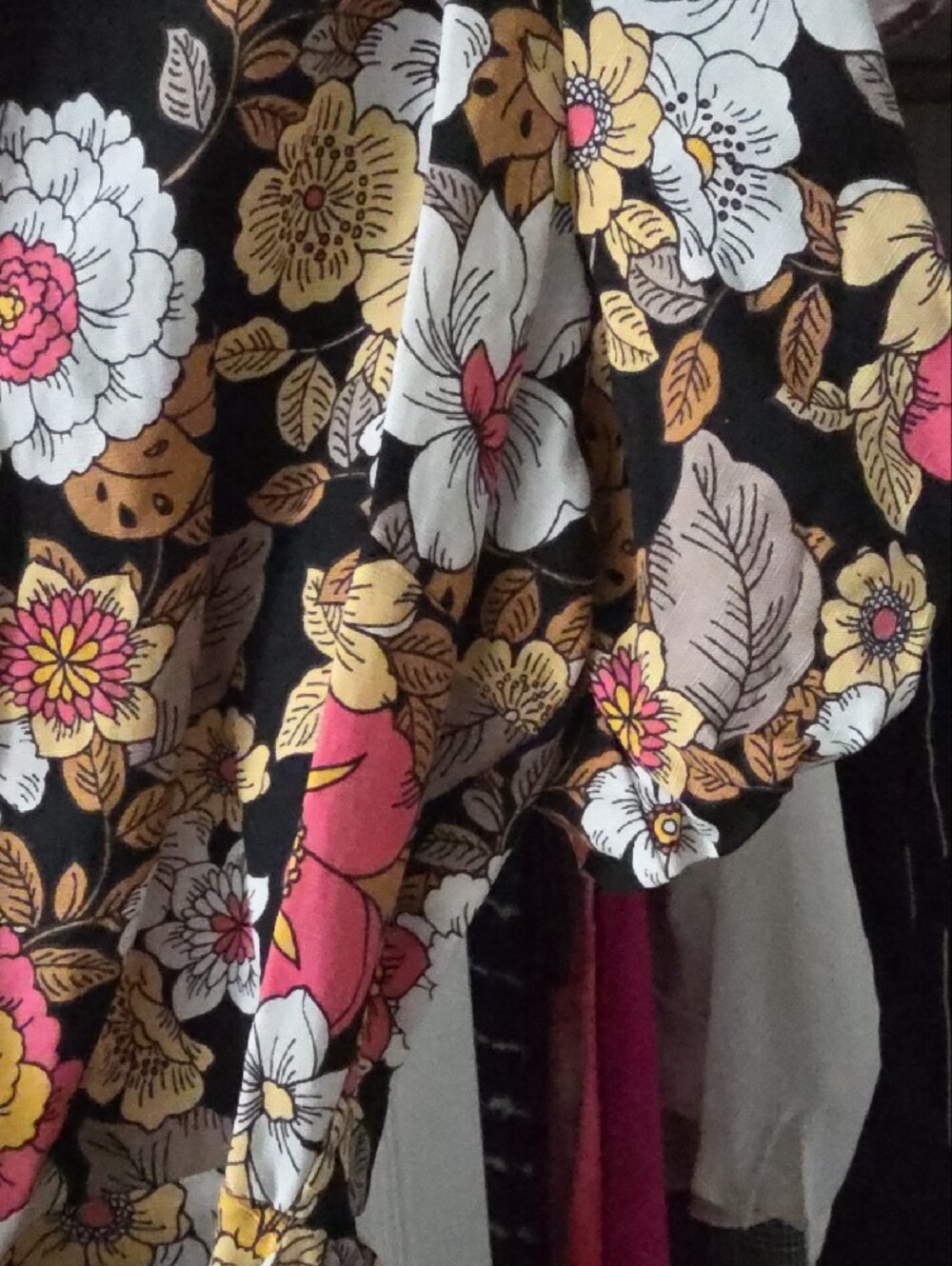 Women's Sheer Floral Garment - Picture 4 of 8